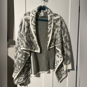 Women’s sweater. Extremely warm and thick. Can wear as a jacket.